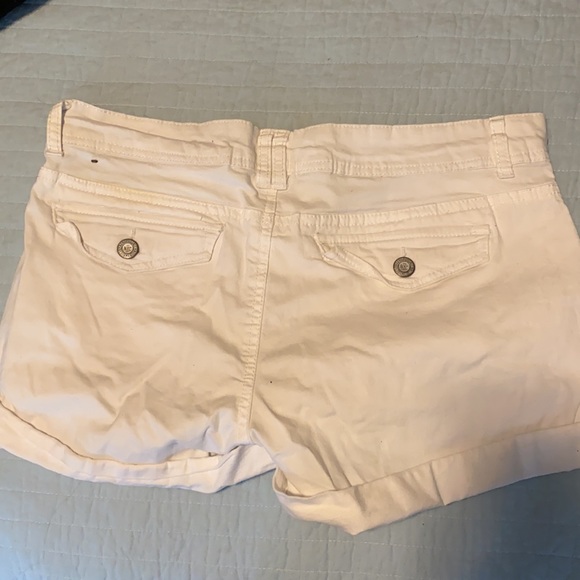 Size 8 White Jean Aeropostale Shorts - Picture 2 of 3